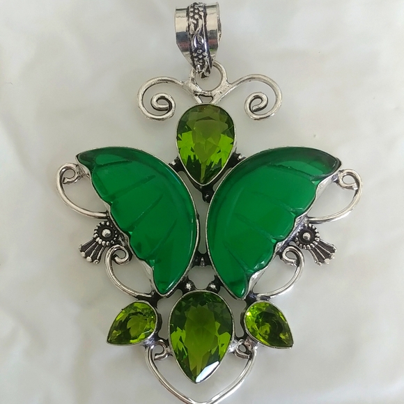 Chryosprase and Peridot Pendant - Picture 1 of 4